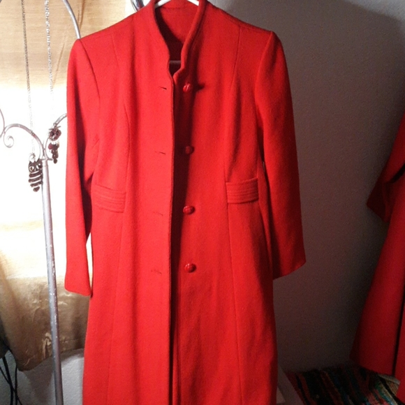 VINTAGE WOMEN  RED TRENCHCOAT - Picture 4 of 11